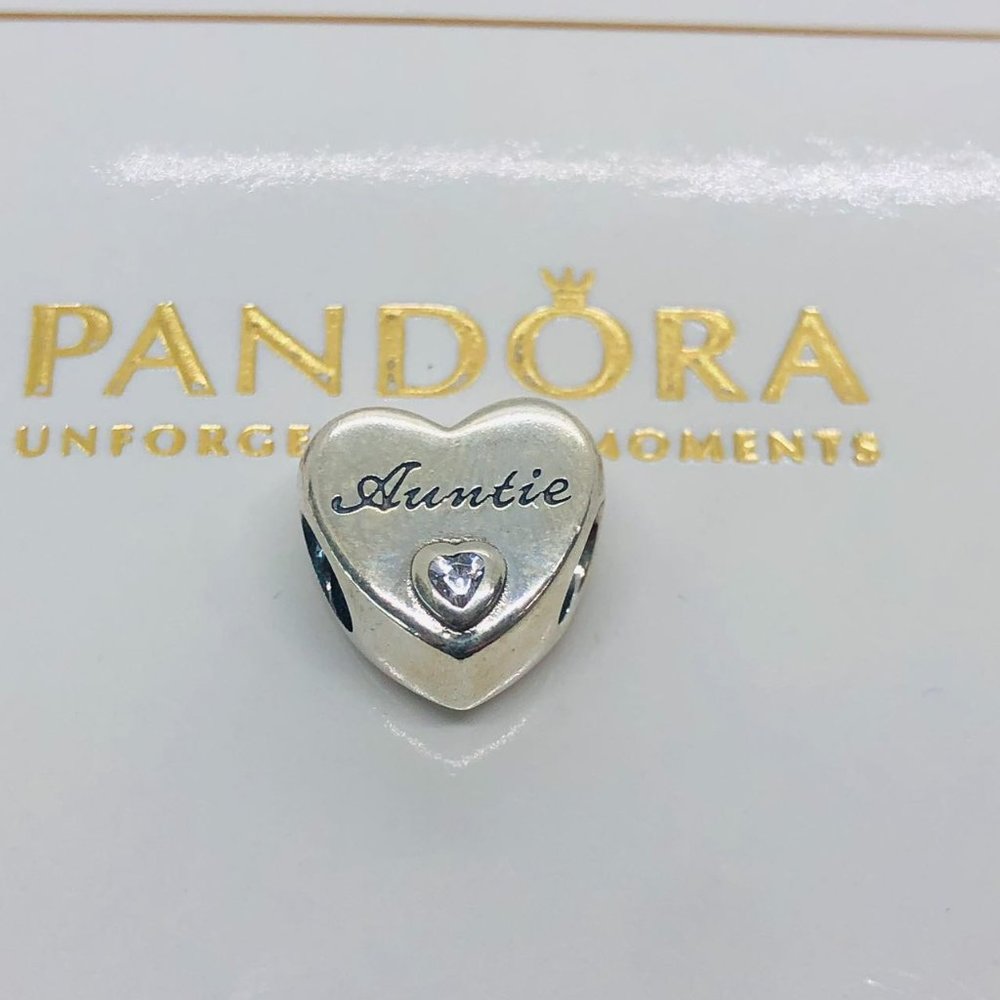 🌞📖Pandora Auntie Heart Charm